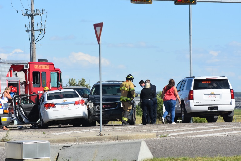 UPDATE Car accident on highway in Strathmore portals